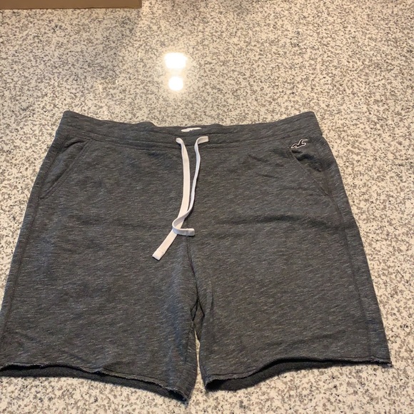 Hollister Short - Picture 2 of 2